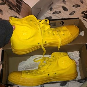 Women’s 9/Men’s 7 New Yellow Converse!